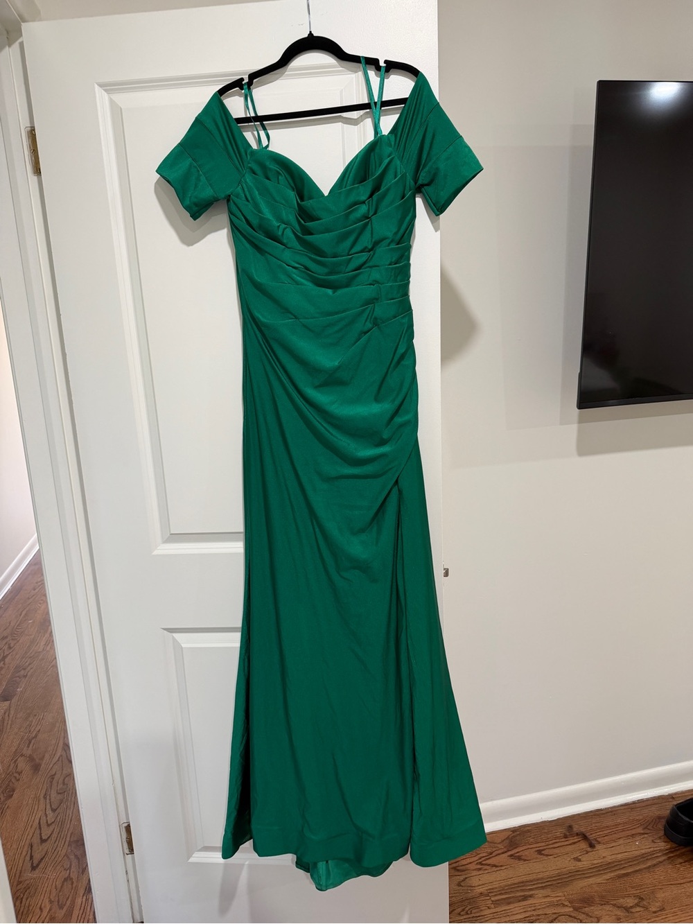 Off-Shoulder Emerald Maxi Dress with Ruched Bodice